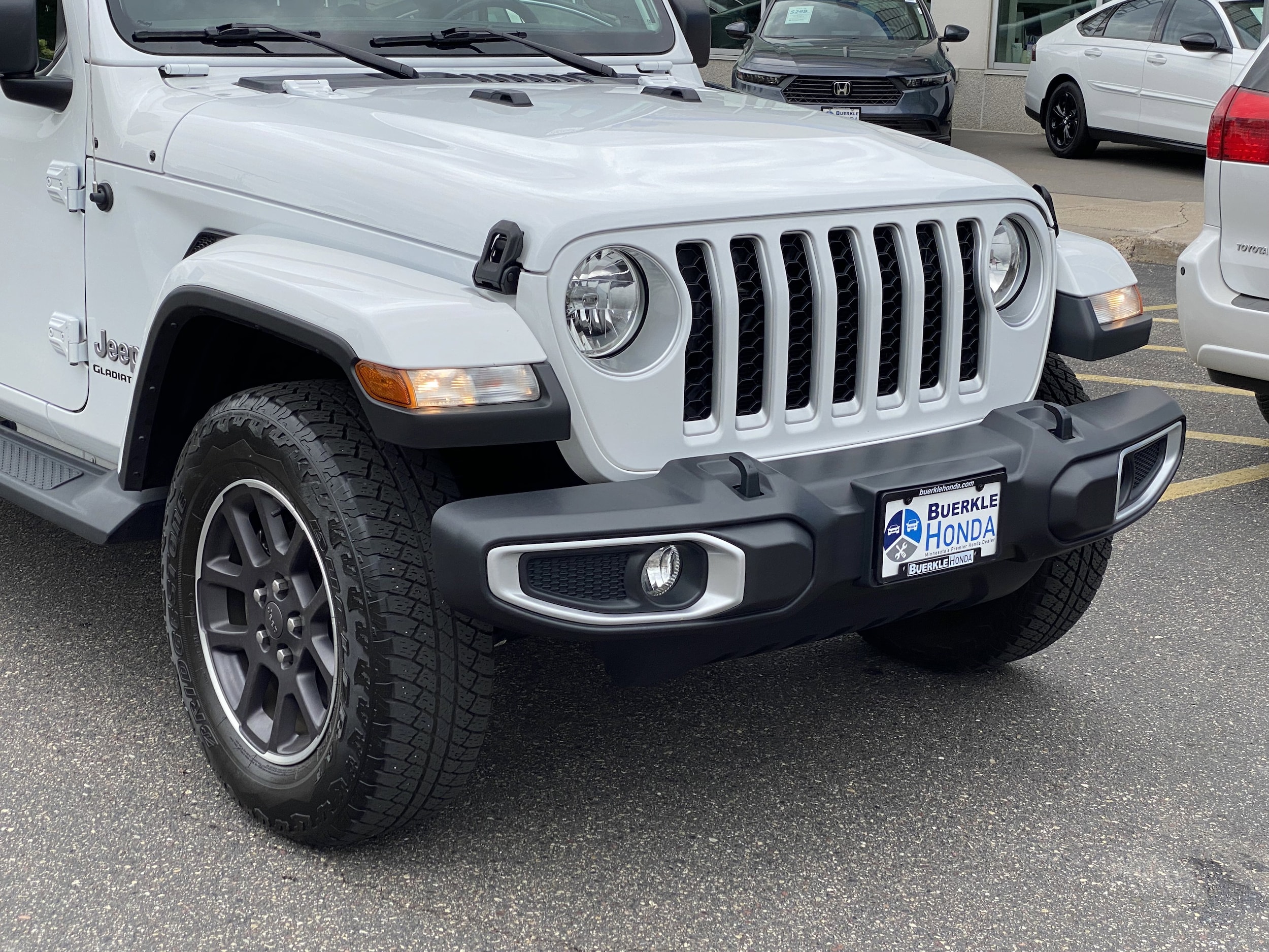 Used 2022 Jeep Gladiator Overland with VIN 1C6HJTFGXNL162818 for sale in Saint Paul, Minnesota