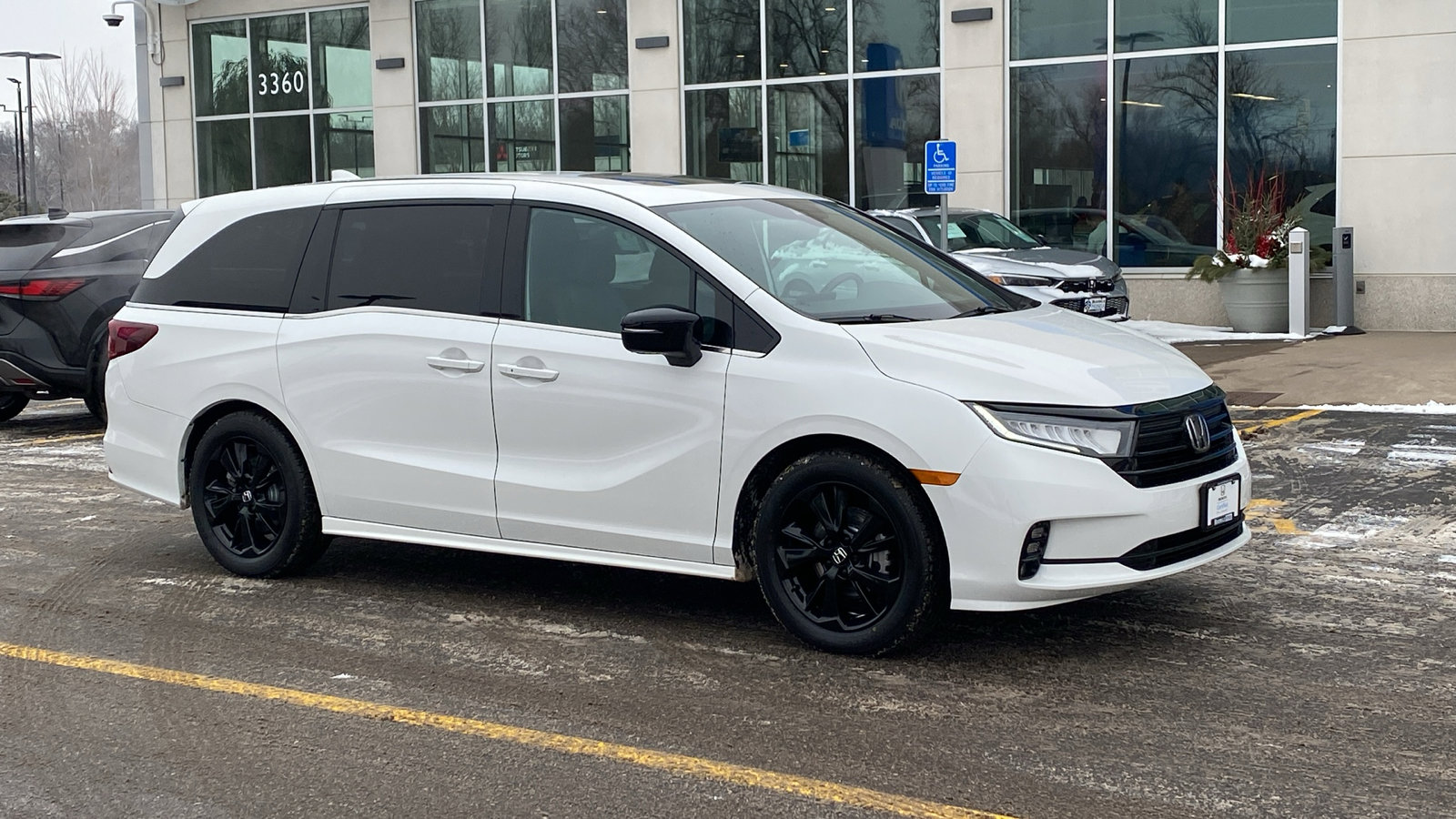 2023 Honda Odyssey SPORT's photo