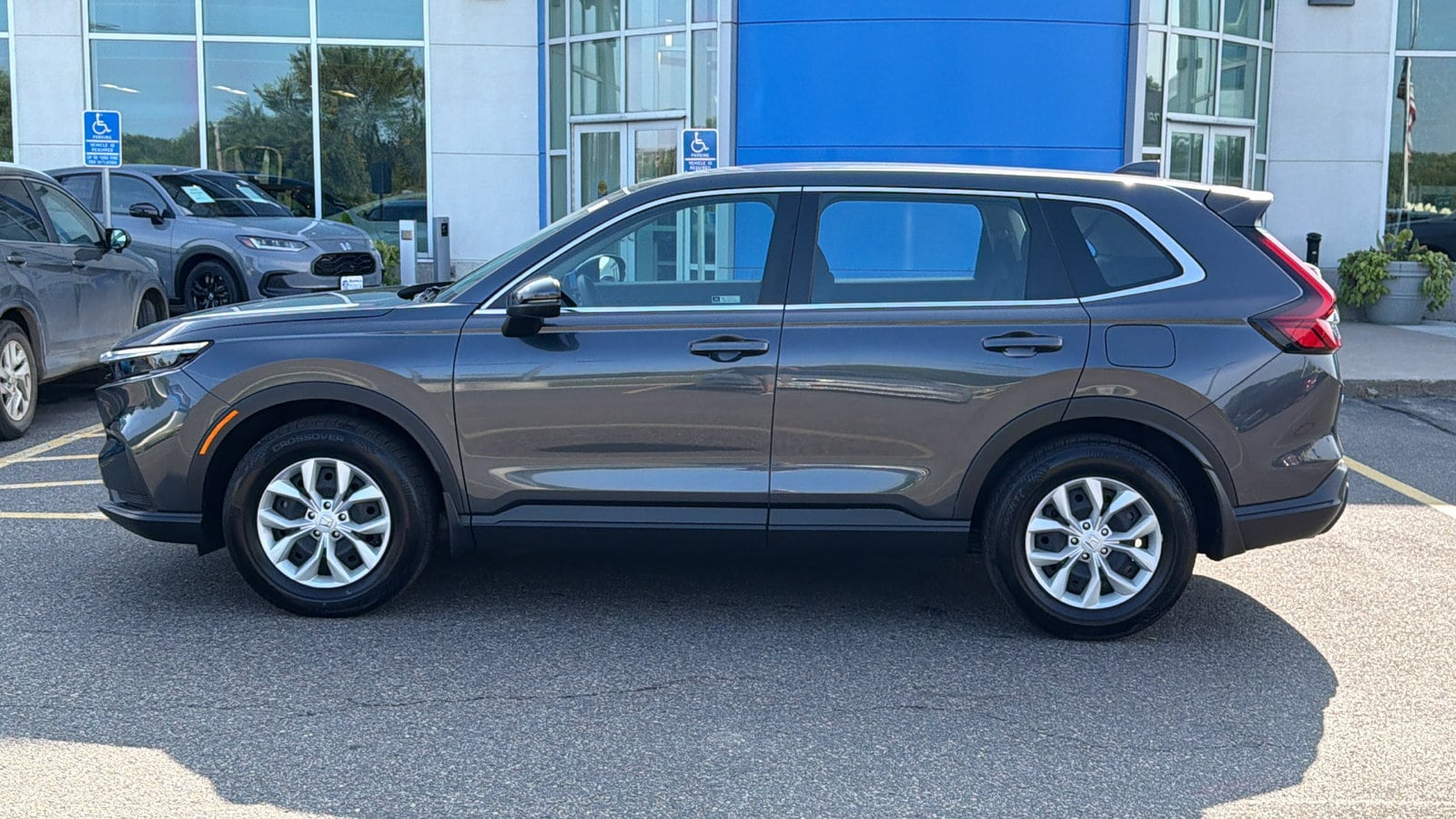 2024 Honda CR-V LX - Photo 10