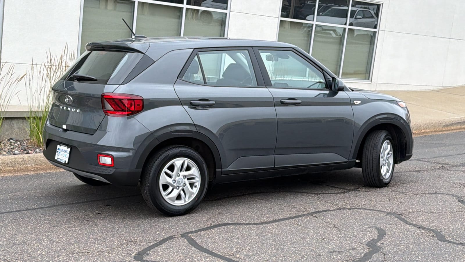 2025 Hyundai Venue SE - Photo 6