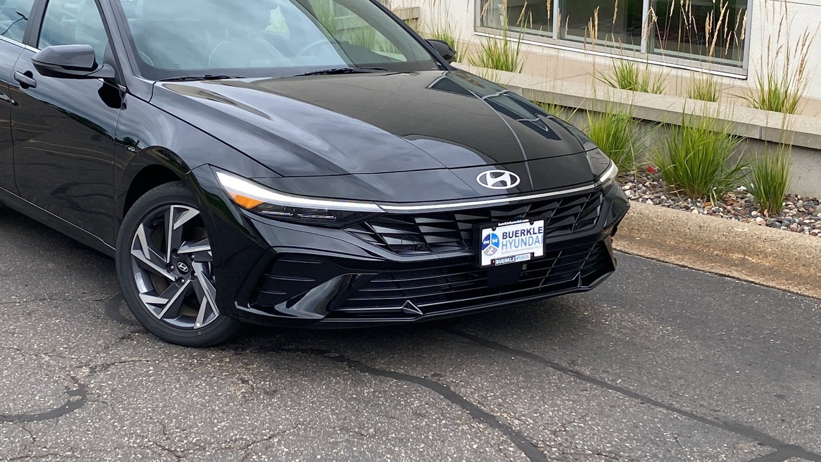 Certified 2025 Hyundai Elantra Limited with VIN KMHLN4DJ3SU121699 for sale in Saint Paul, Minnesota
