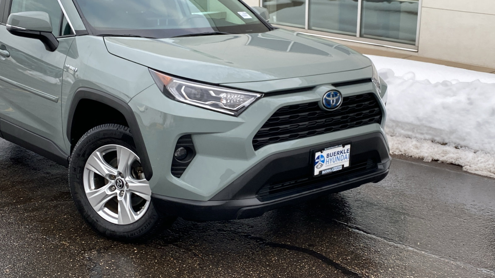 Used 2019 Toyota RAV4 XLE with VIN 2T3RWRFV4KW041758 for sale in Saint Paul, Minnesota