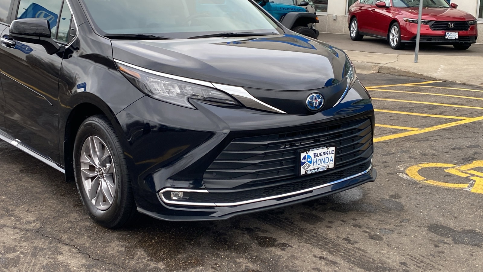 Used 2024 Toyota Sienna XLE with VIN 5TDYSKFC1RS146637 for sale in Saint Paul, Minnesota