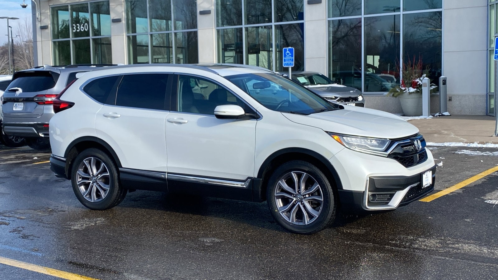 2020 Honda CR-V Touring's photo