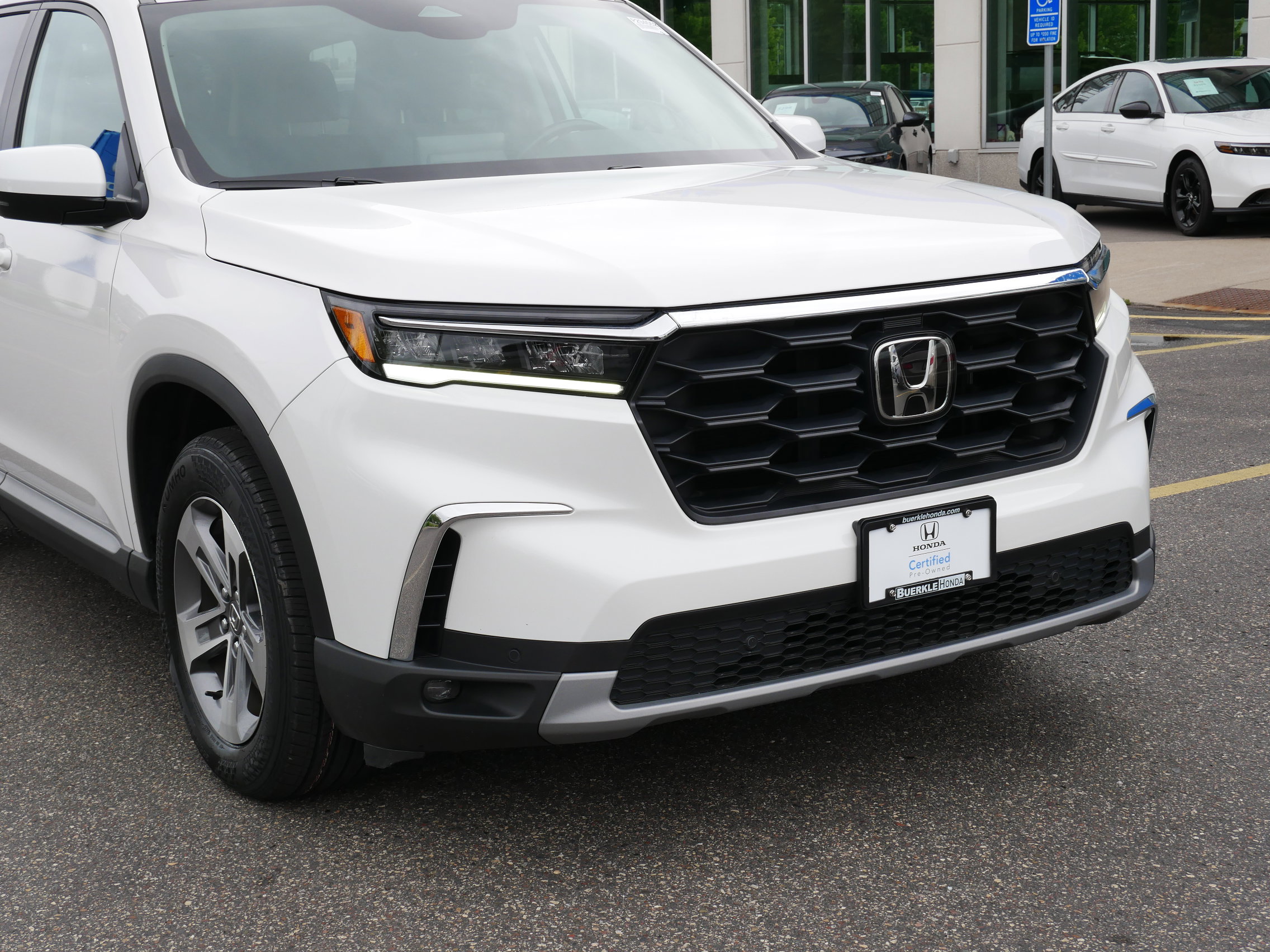 Used 2024 Honda Pilot EX-L with VIN 5FNYG1H54RB027978 for sale in Saint Paul, Minnesota
