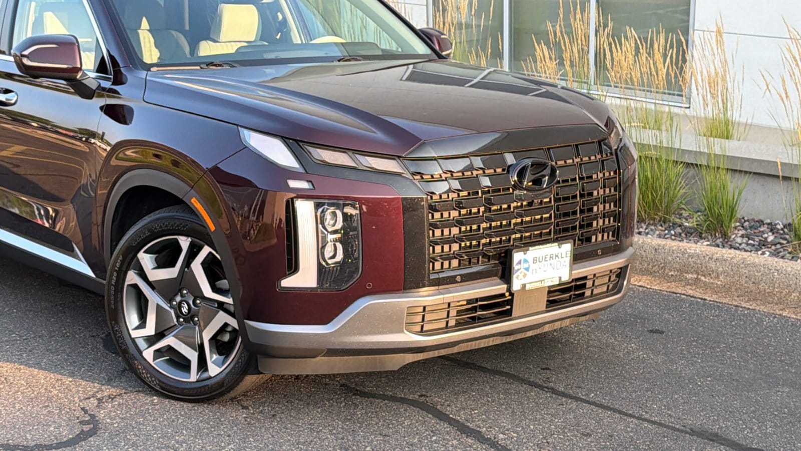 Certified 2023 Hyundai Palisade Limited with VIN KM8R5DGE2PU605637 for sale in Saint Paul, Minnesota