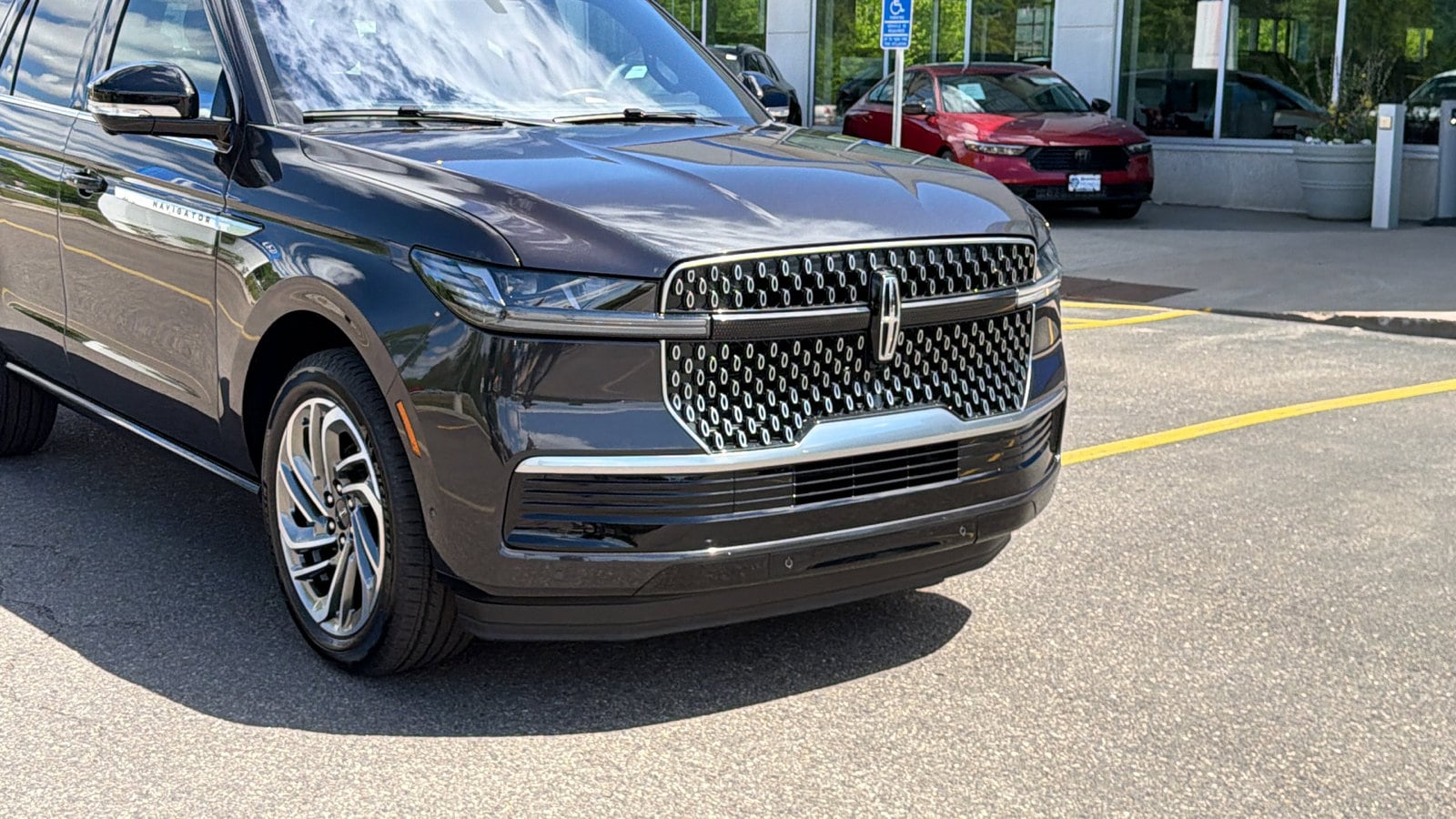 Used 2025 Lincoln Navigator Reserve with VIN 5LMJJ2LG7SEL04799 for sale in Saint Paul, Minnesota
