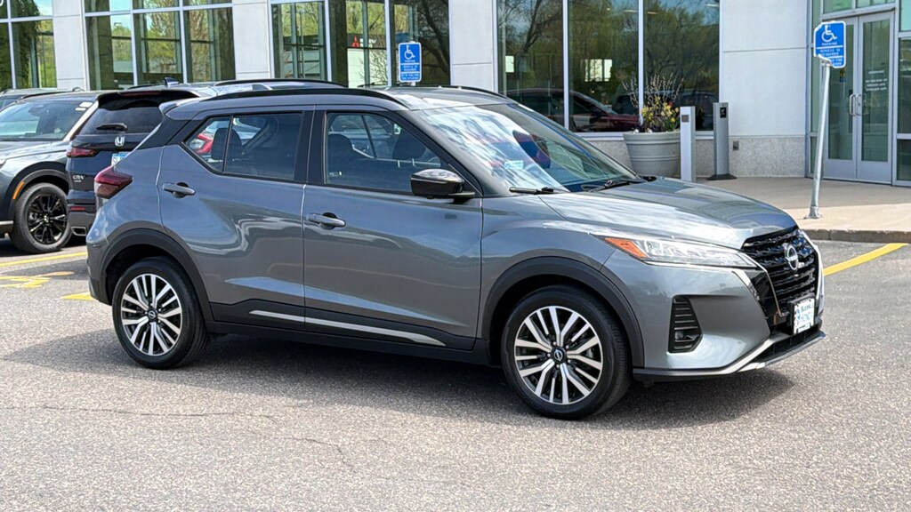 Used 2022 Nissan Kicks SR SUV