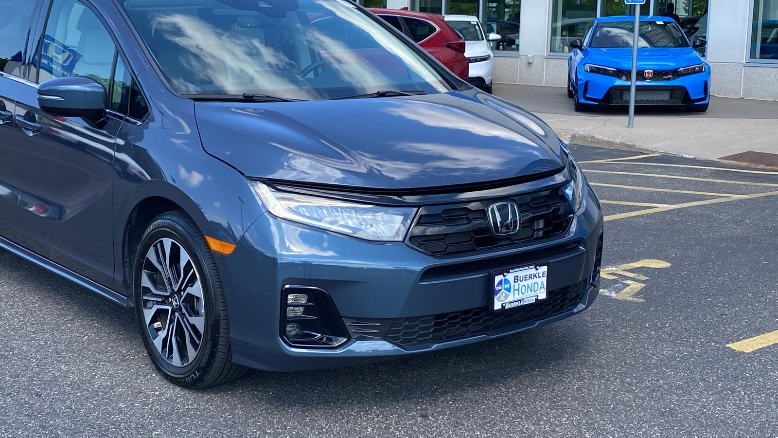 2025 Honda Odyssey Elite photo 2