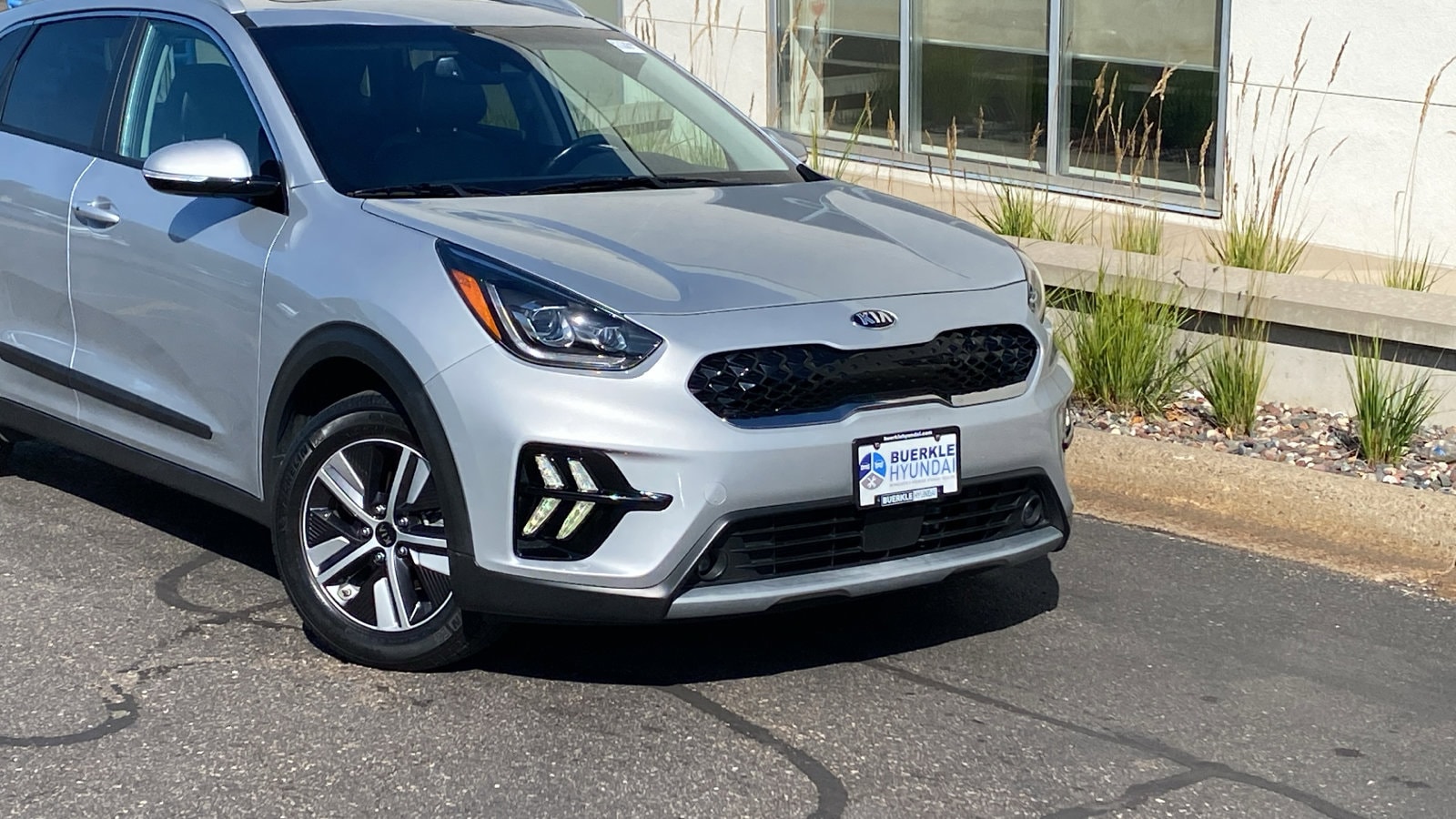 Used 2020 Kia Niro EX Premium with VIN KNDCC3LD0L5364317 for sale in Saint Paul, Minnesota