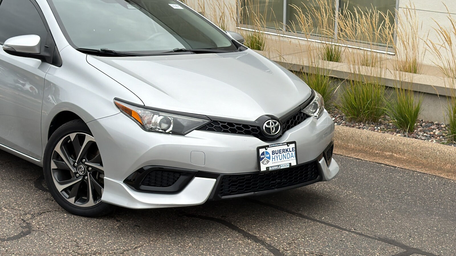 Used 2018 Toyota Corolla iM Base with VIN JTNKARJE1JJ566938 for sale in Saint Paul, Minnesota