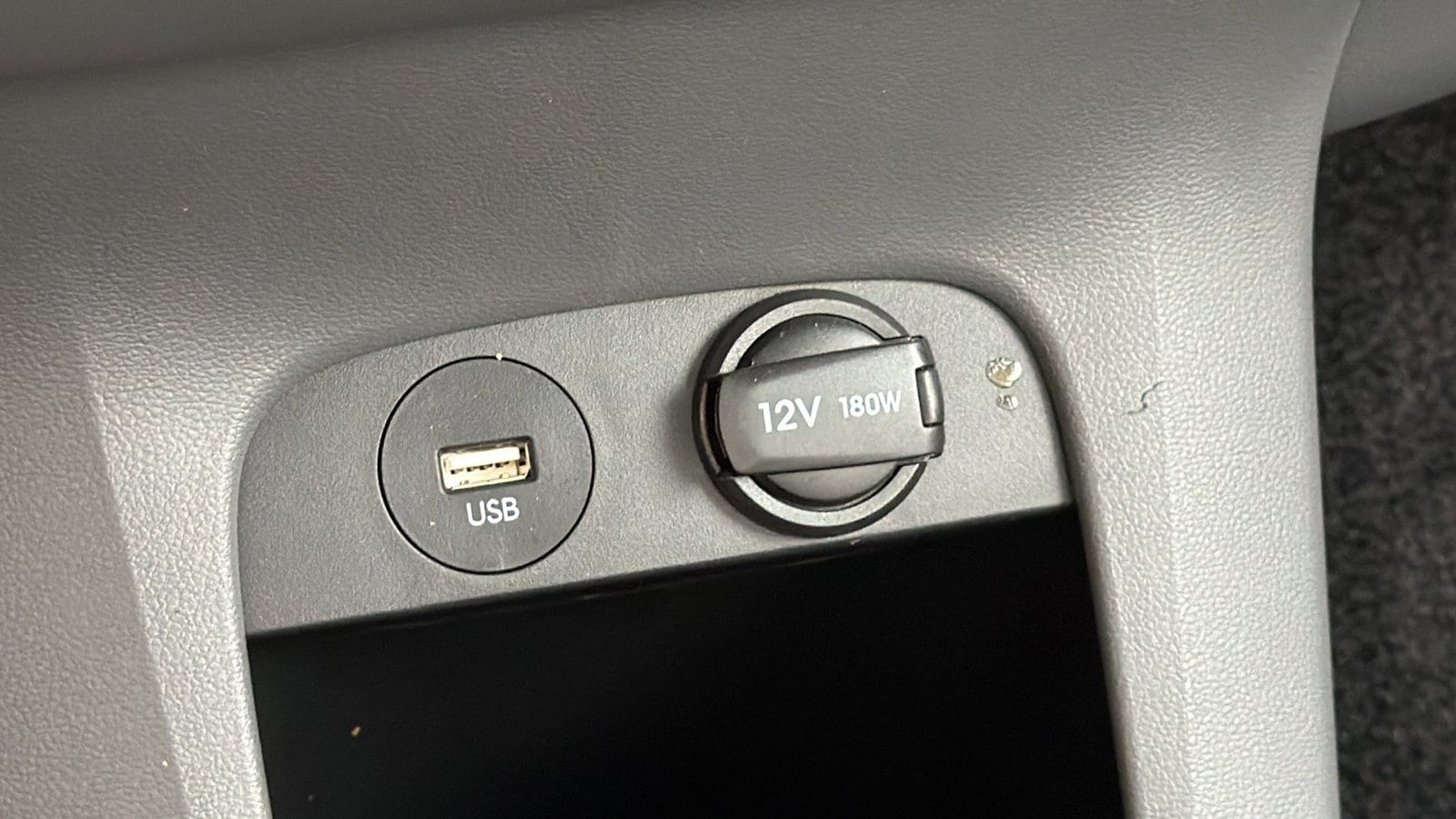 2024 Hyundai IONIQ 5 Limited - Photo 18