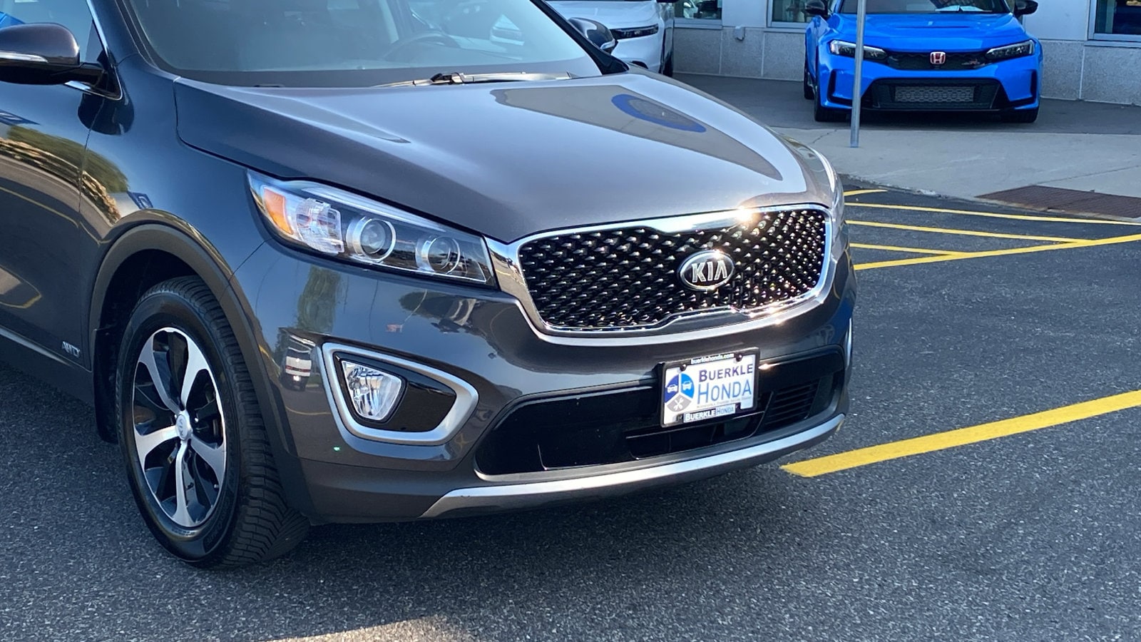 Used 2018 Kia Sorento EX with VIN 5XYPHDA18JG358903 for sale in Saint Paul, Minnesota