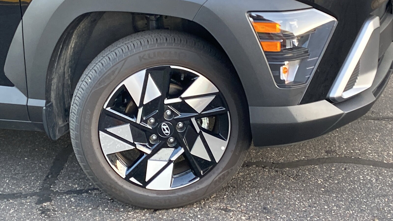 2025 Hyundai Kona SEL photo 2