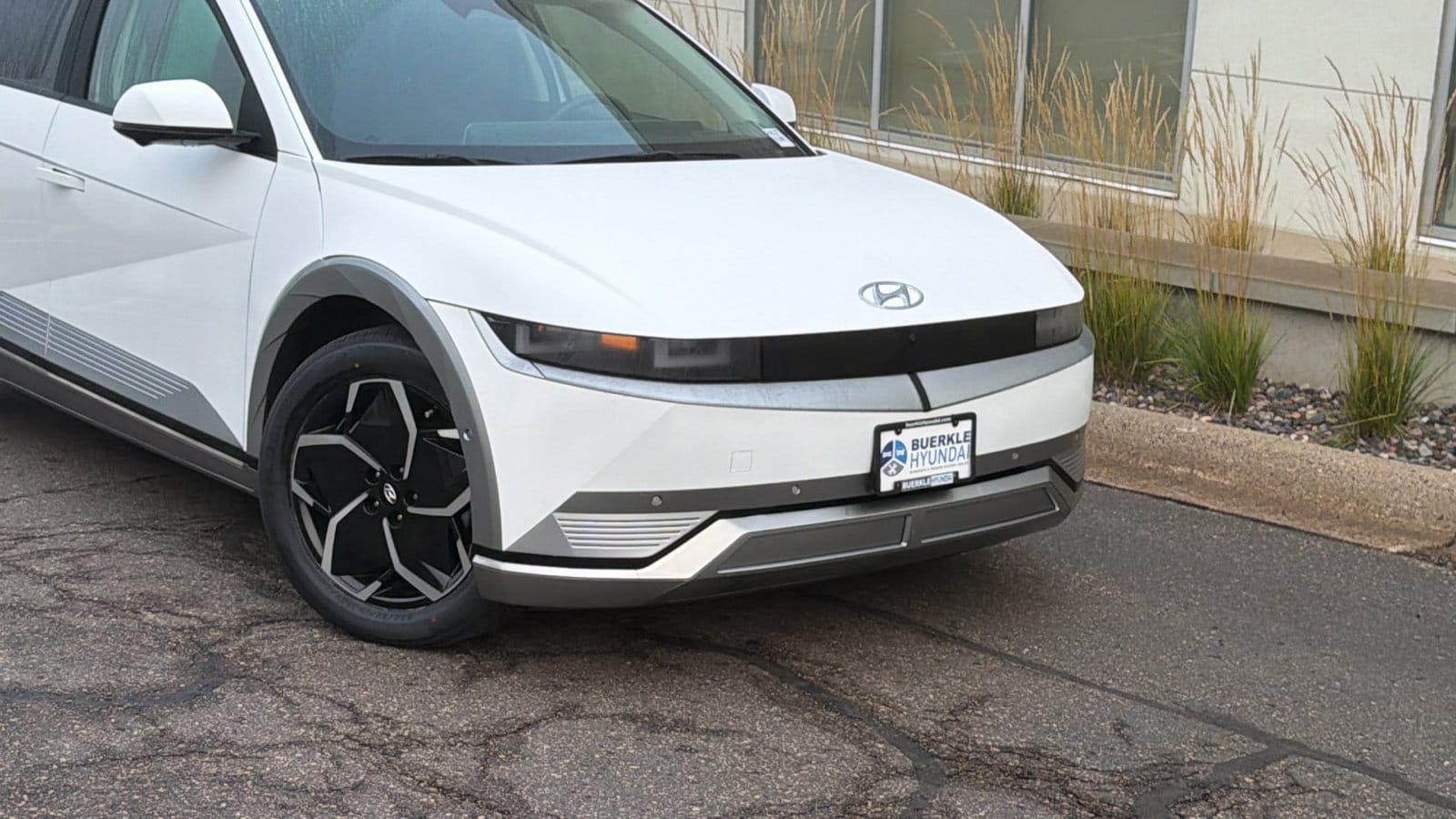 Certified 2024 Hyundai IONIQ 5 Limited with VIN KM8KR4DE2RU304797 for sale in Saint Paul, MN