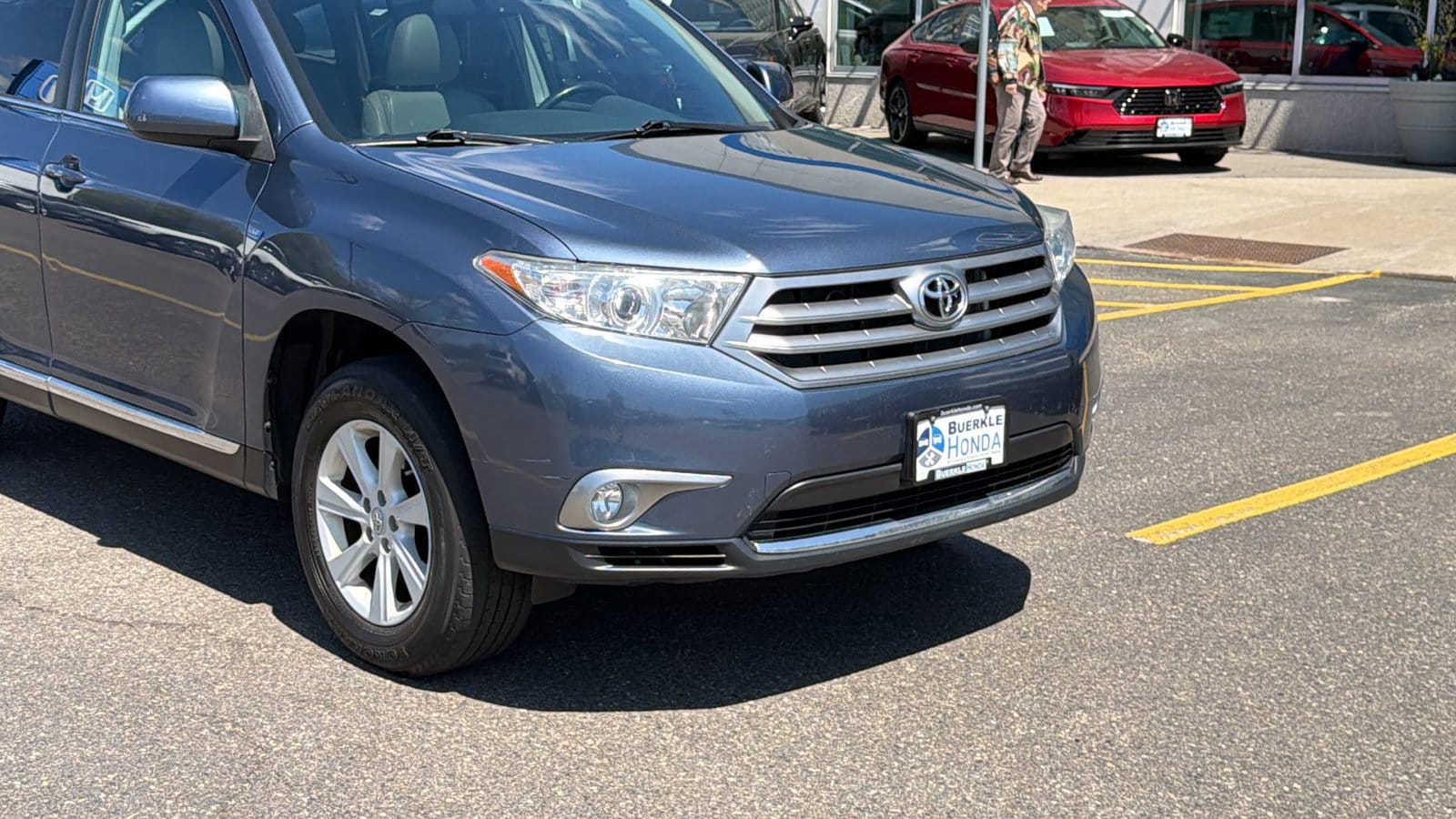 Used 2013 Toyota Highlander  with VIN 5TDBK3EH7DS228258 for sale in Saint Paul, Minnesota