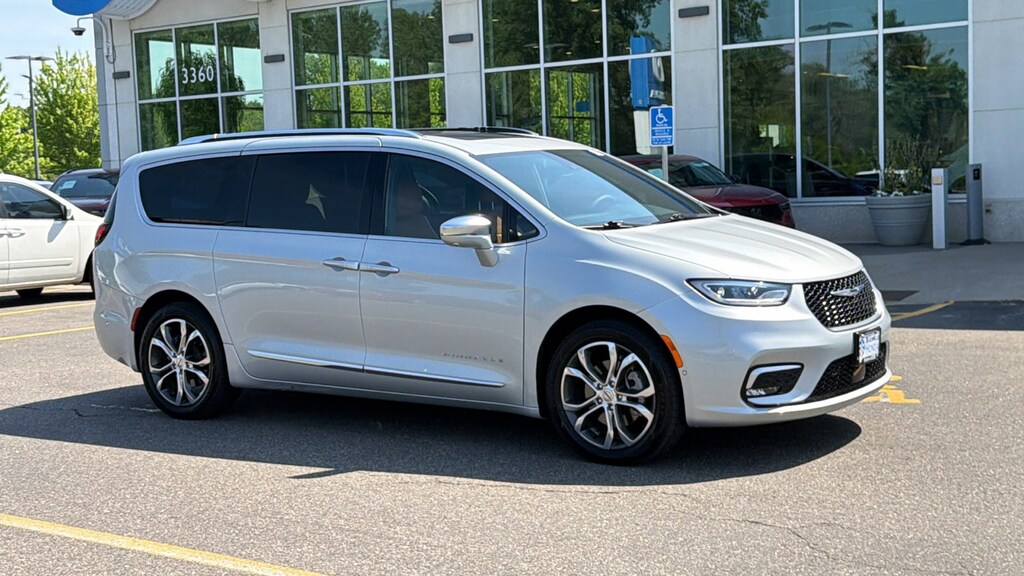Used 2024 Chrysler Pacifica Pinnacle Van Passenger Van