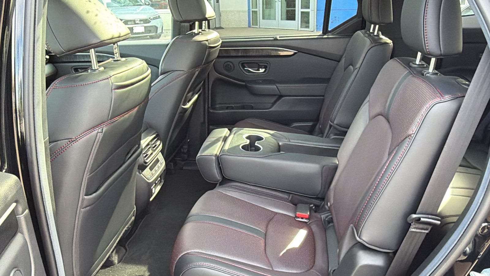 2025 Honda Pilot Black Edition - Photo 13