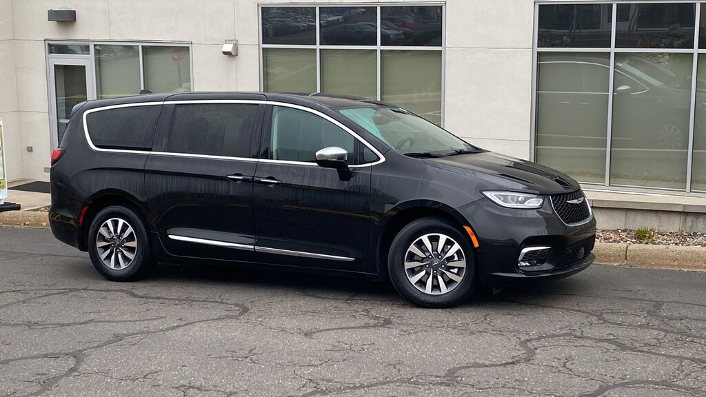 Used 2022 Chrysler Pacifica Hybrid Limited Van Passenger Van
