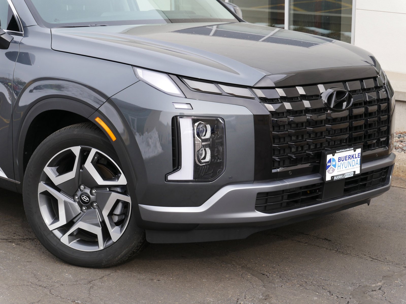 Certified 2024 Hyundai Palisade Limited with VIN KM8R5DGE8RU685996 for sale in Saint Paul, Minnesota