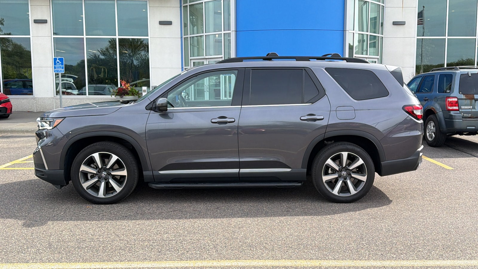 2025 Honda Pilot Elite - Photo 9