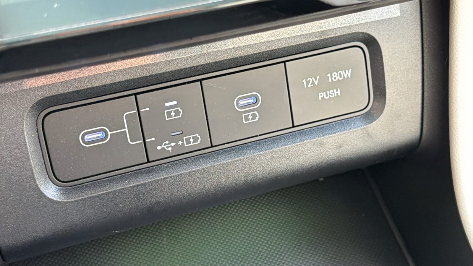 2026 Hyundai Tucson Limited - Photo 18