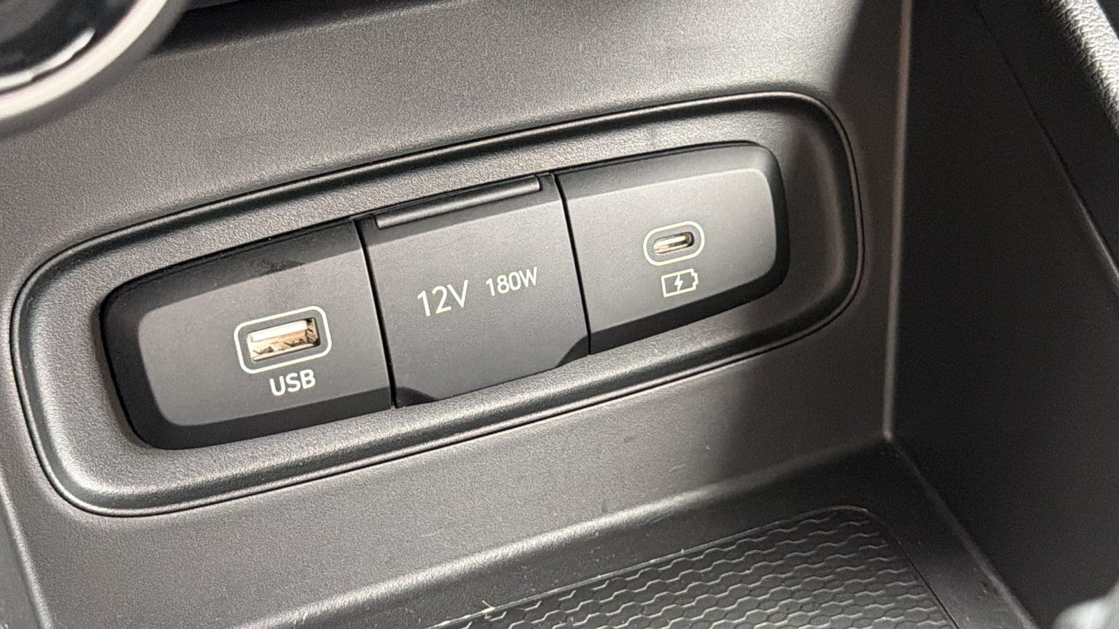 2025 Hyundai Venue SE - Photo 17