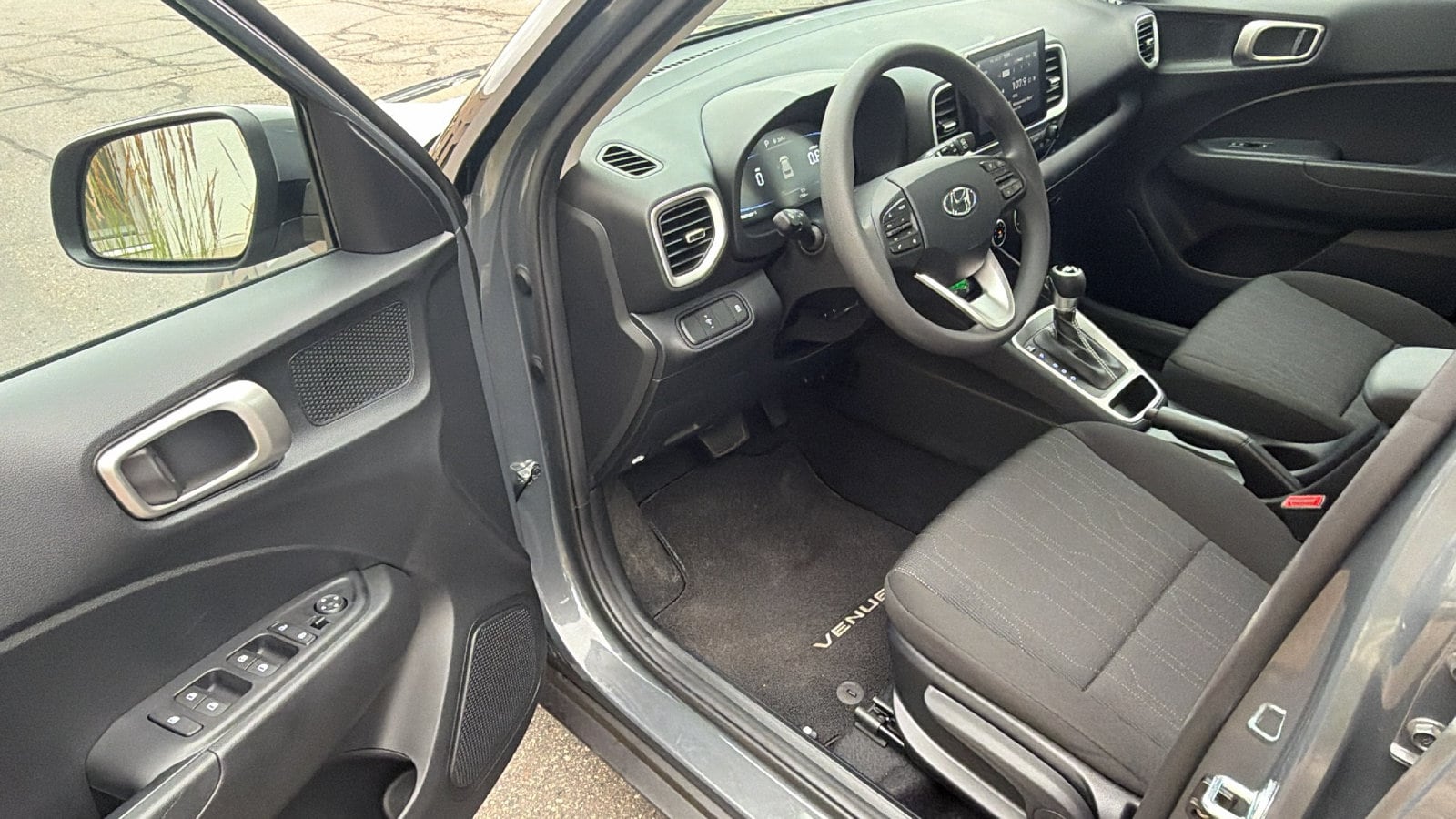 2025 Hyundai Venue SE - Photo 9
