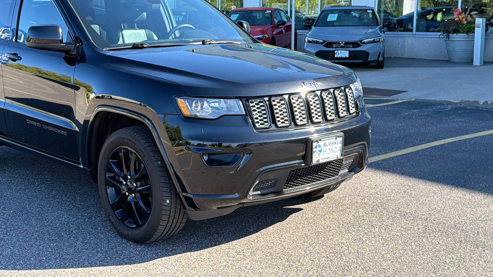 Used 2017 Jeep Grand Cherokee Altitude with VIN 1C4RJFAG1HC866870 for sale in Saint Paul, Minnesota