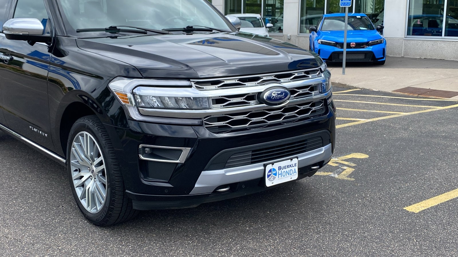 Used 2023 Ford Expedition Platinum with VIN 1FMJK1M87PEA08335 for sale in Saint Paul, Minnesota