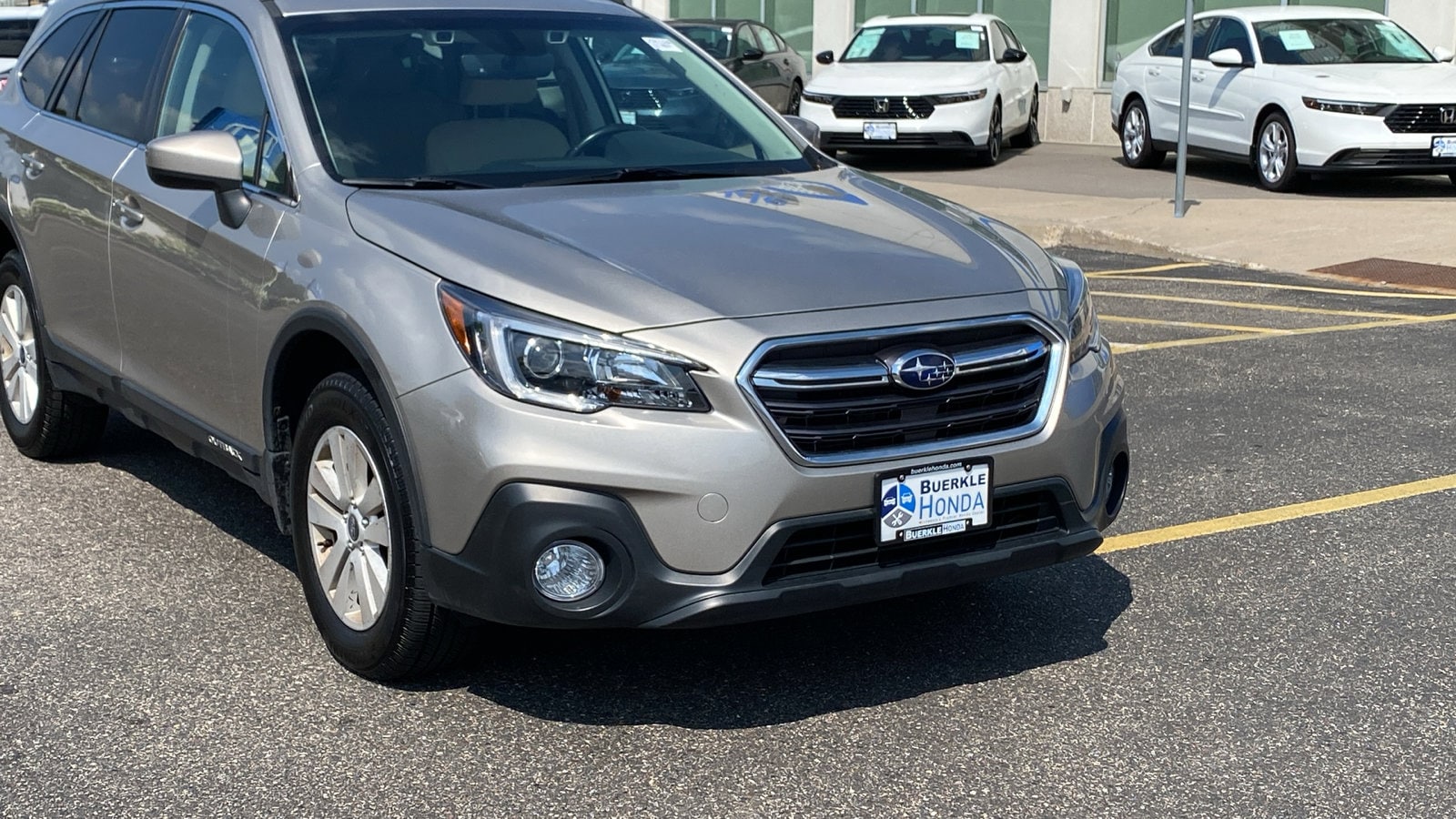 Used 2019 Subaru Outback Premium with VIN 4S4BSAFCXK3290612 for sale in Saint Paul, Minnesota