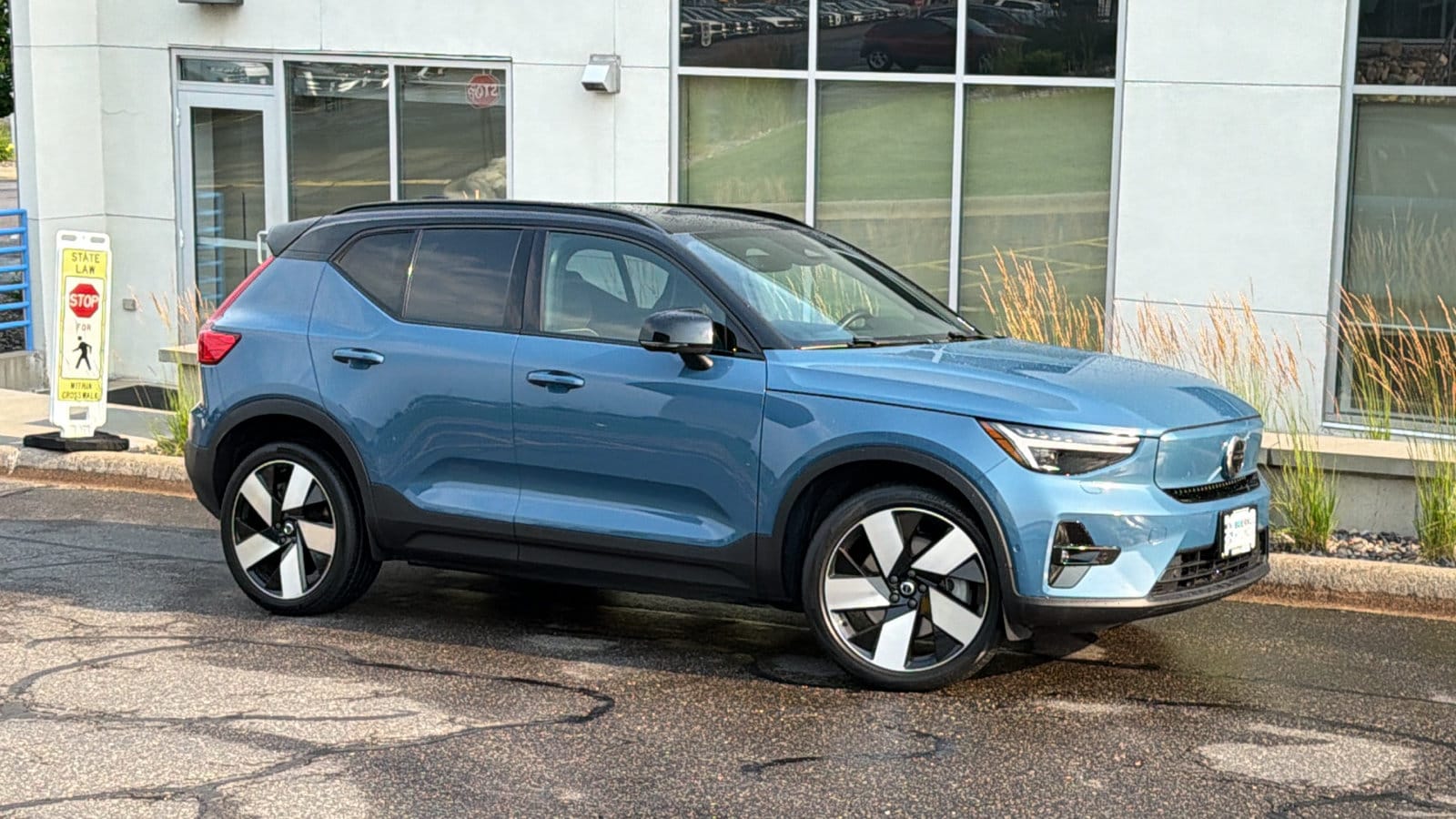 2023 Volvo XC40 P8 Recharge Ultimate AWD's photo