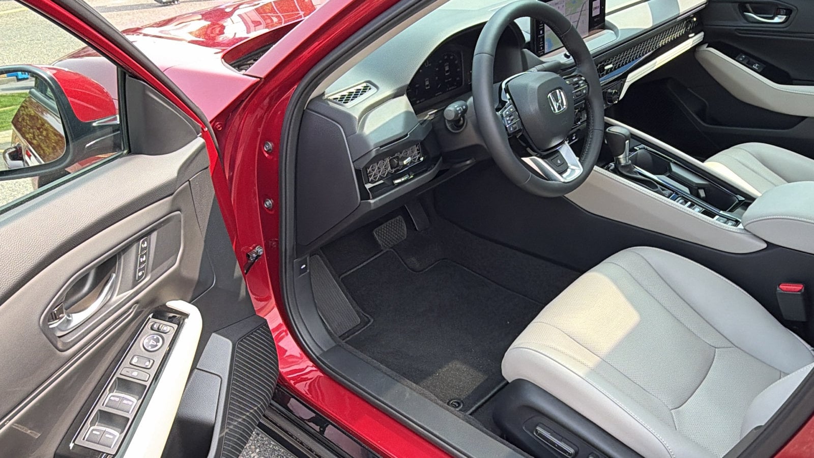 2025 Honda Accord Hybrid Touring - Photo 12