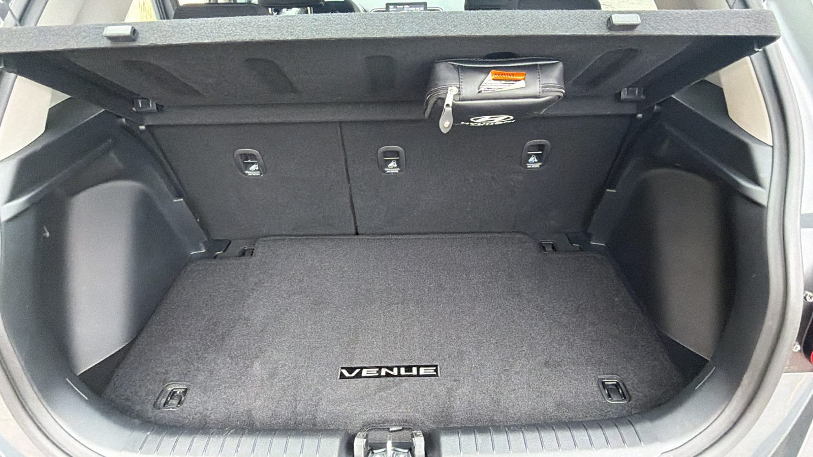 2025 Hyundai Venue SE - Photo 13