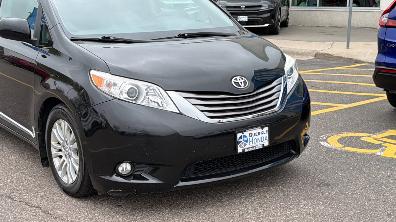 Used 2017 Toyota Sienna XLE with VIN 5TDYZ3DC2HS873675 for sale in Saint Paul, Minnesota