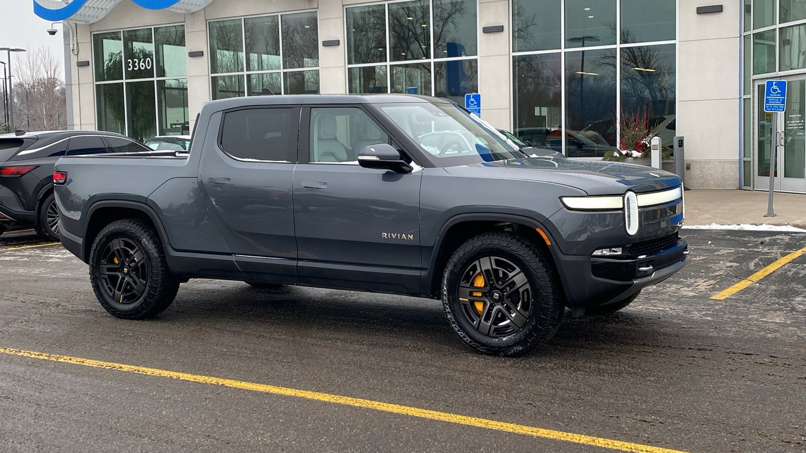 2022 Rivian R1T Adventure's photo