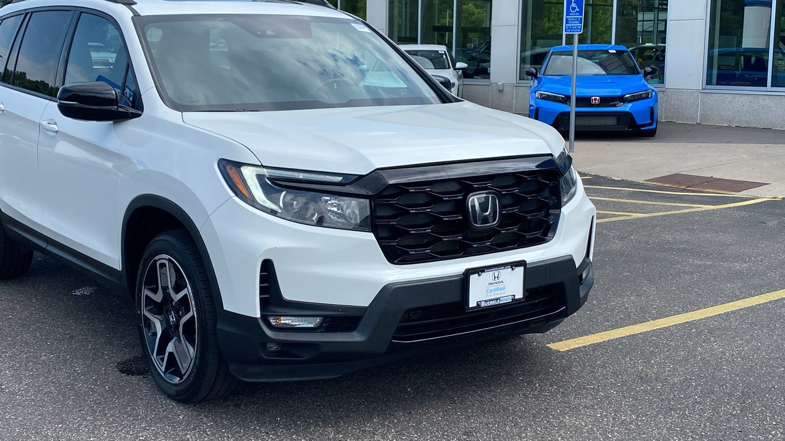 Certified 2022 Honda Passport Elite with VIN 5FNYF8H04NB006896 for sale in Saint Paul, Minnesota