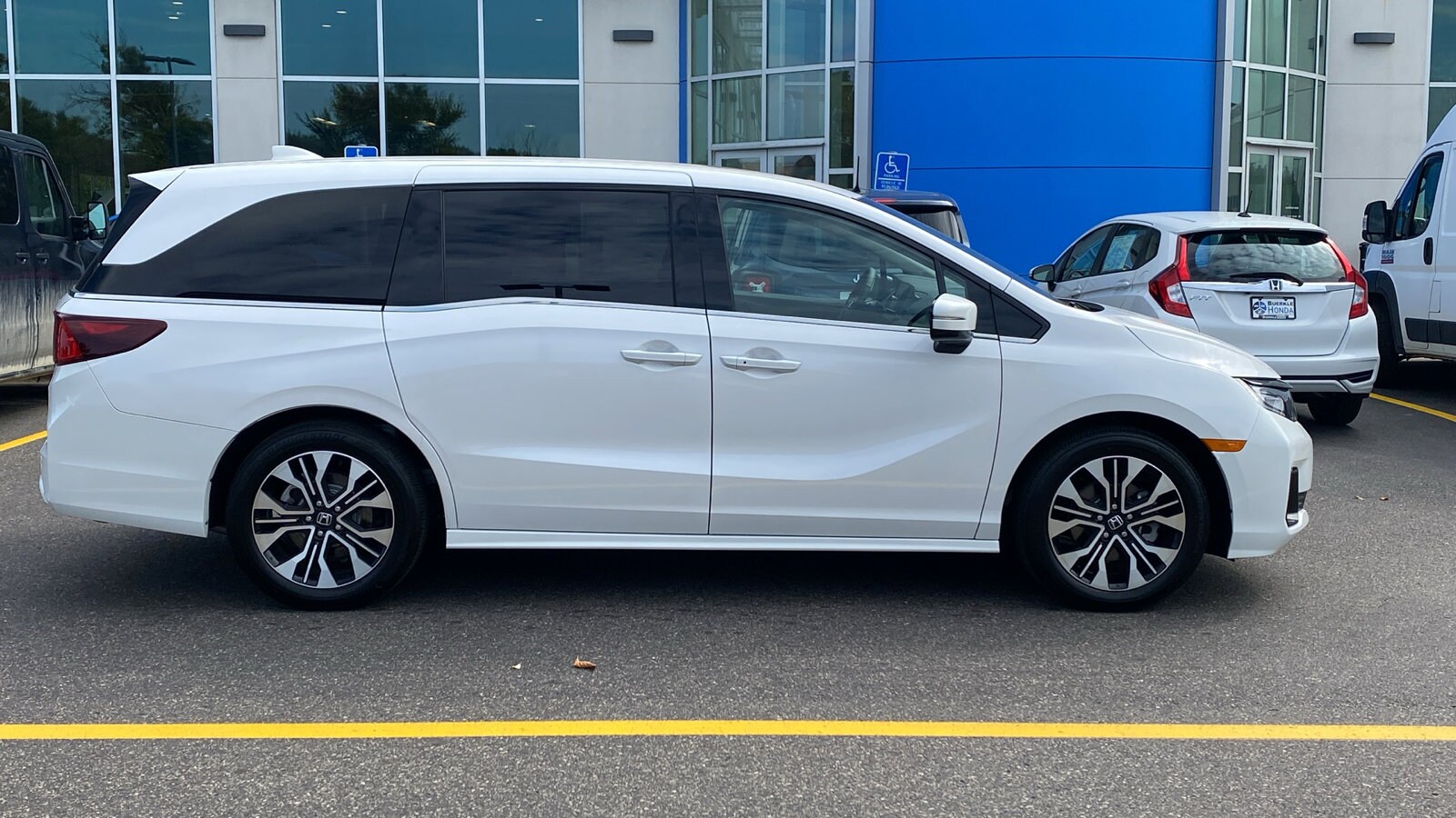 2025 Honda Odyssey Elite photo 4
