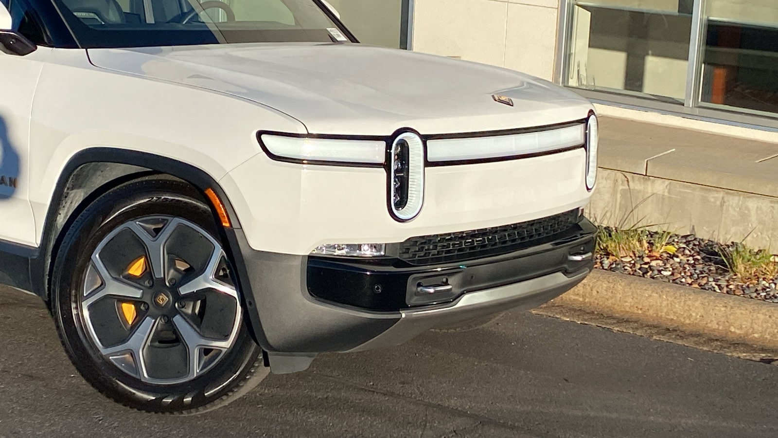 Used 2022 Rivian R1T Adventure with VIN 7FCTGAAA1NN013348 for sale in Saint Paul, Minnesota