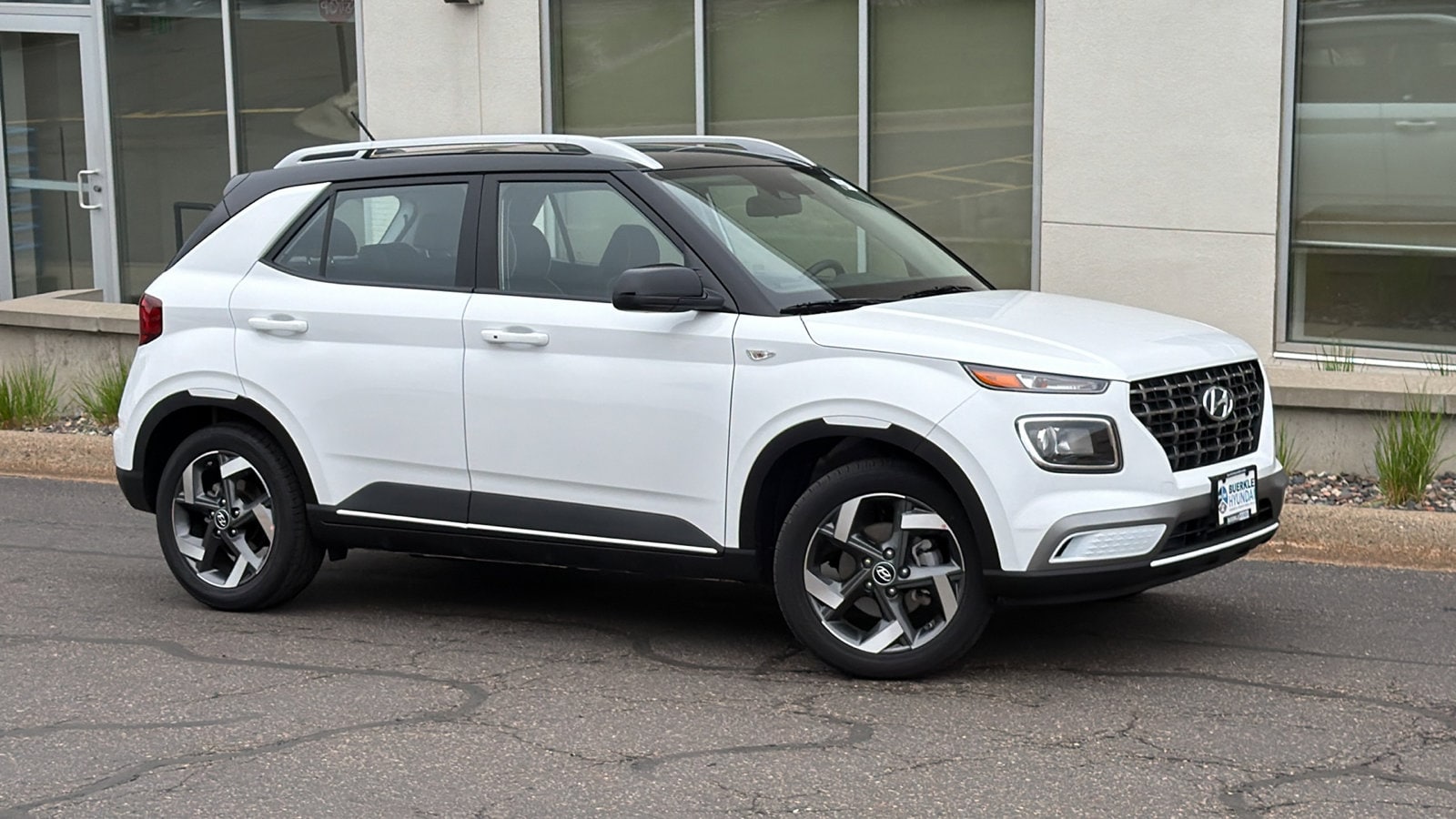 2026 Hyundai Venue SEL w/ 2-Tone Roof IVT's photo