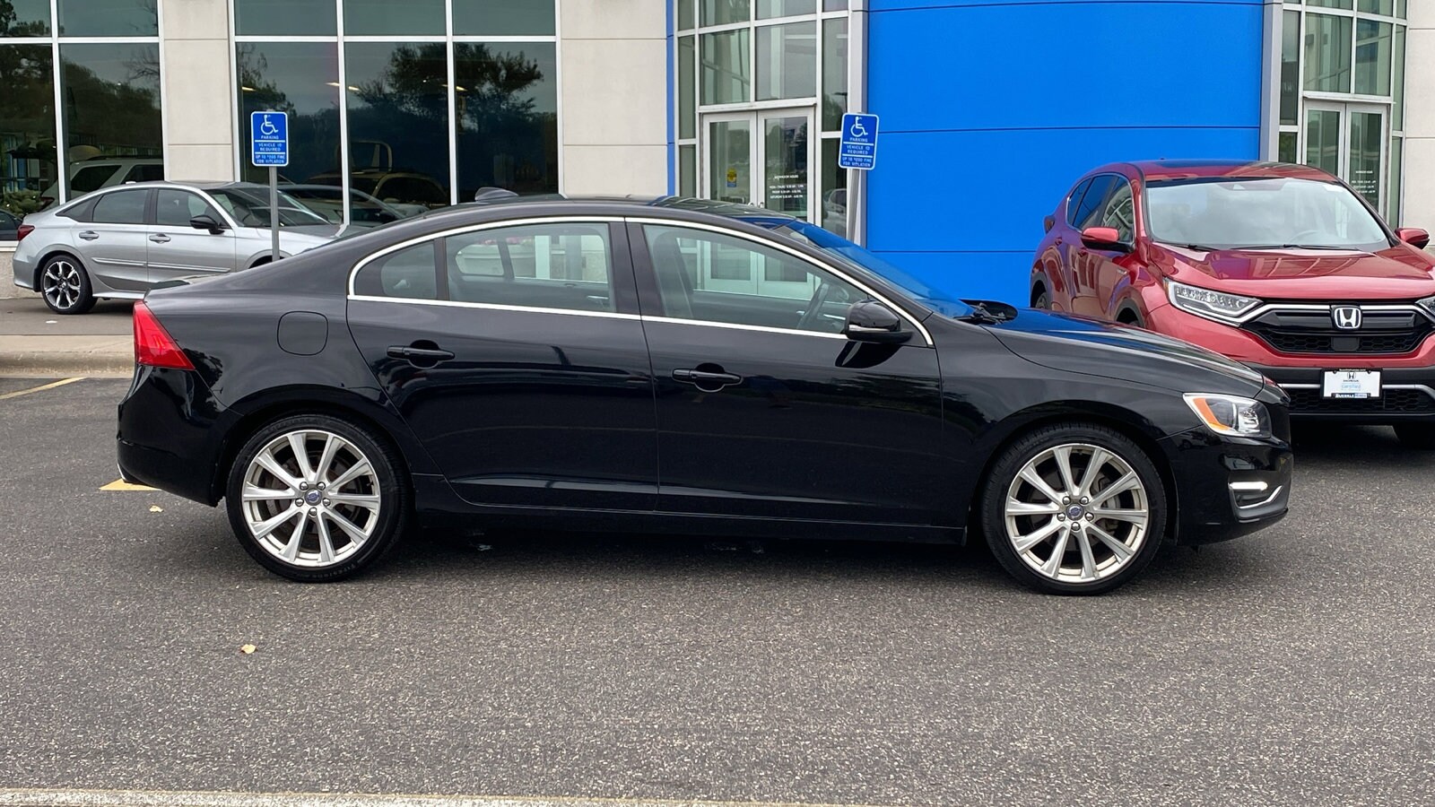 2017 Volvo S60 T5 Inscription Platinum photo 3