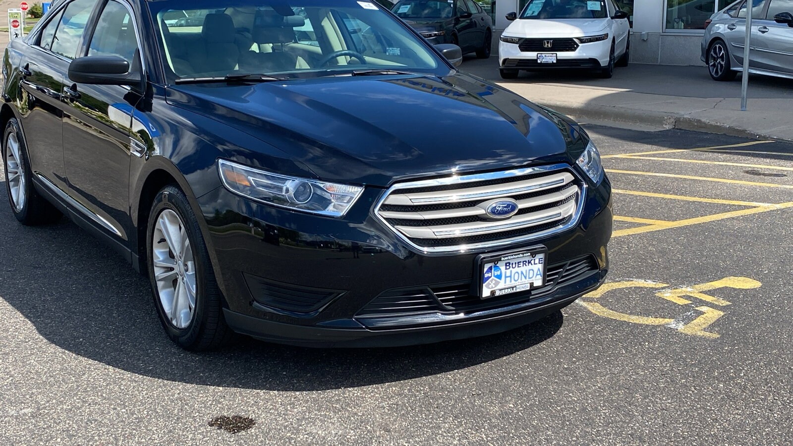 Used 2016 Ford Taurus SE with VIN 1FAHP2D86GG150826 for sale in Saint Paul, Minnesota
