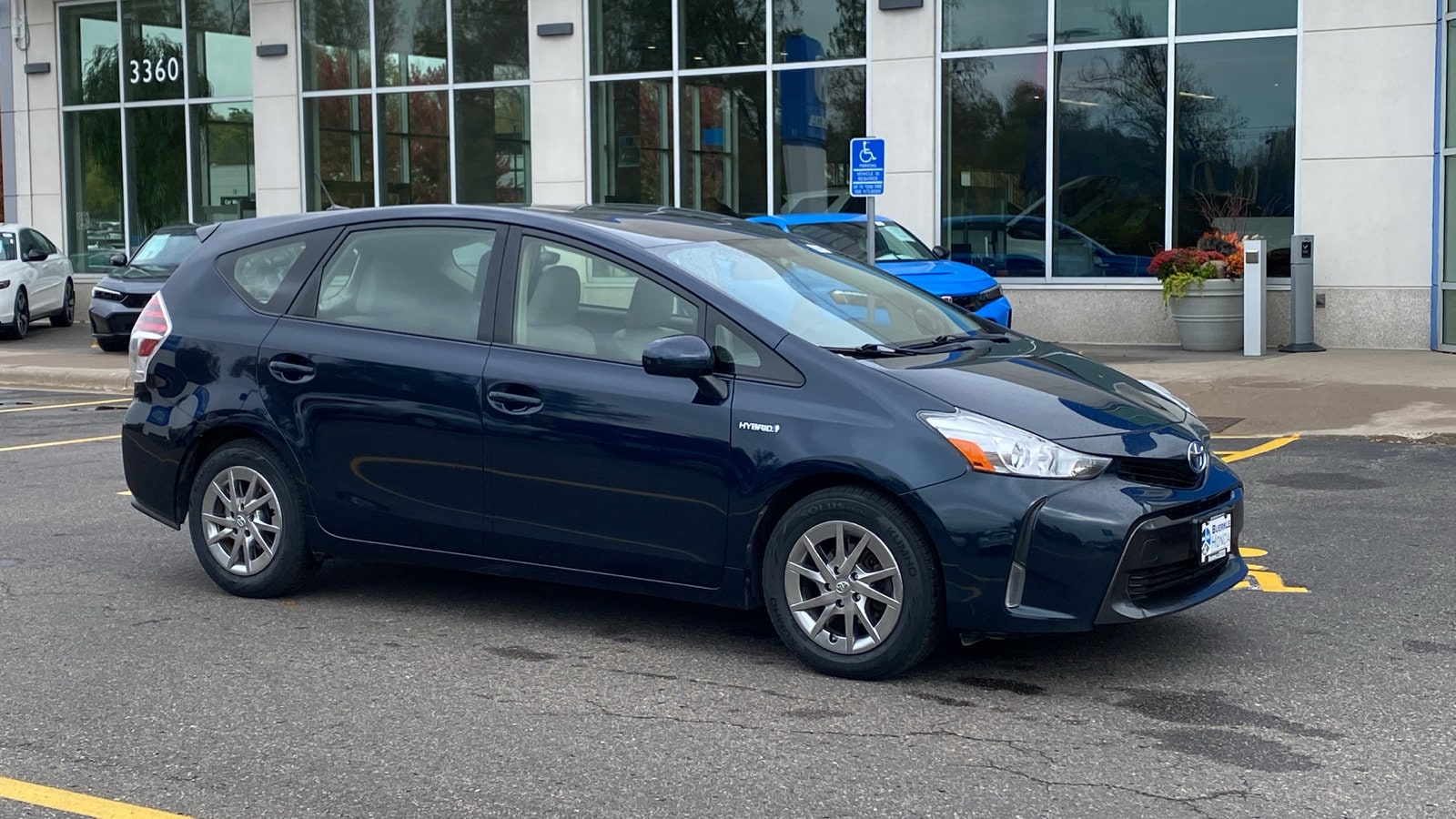 2017 Toyota Prius v Five