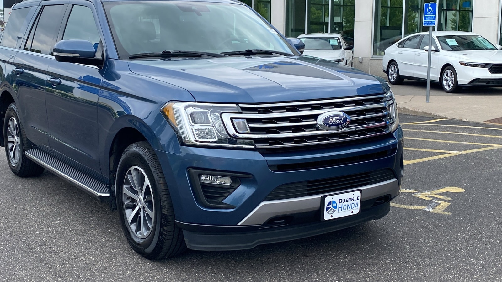 Used 2018 Ford Expedition XLT with VIN 1FMJU1JT7JEA59439 for sale in Saint Paul, Minnesota