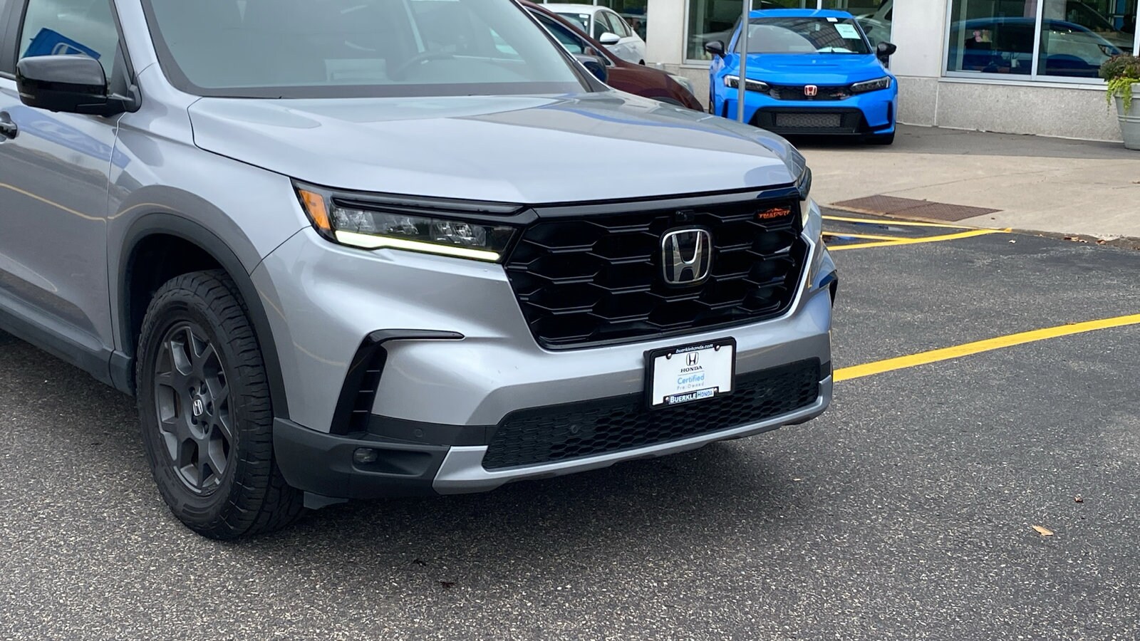 2025 Honda Pilot TrailSport photo 2