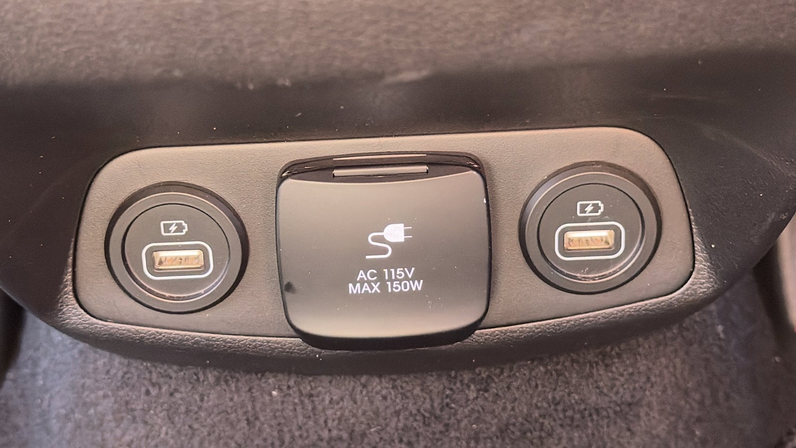 2023 Hyundai Santa Fe Limited - Photo 17