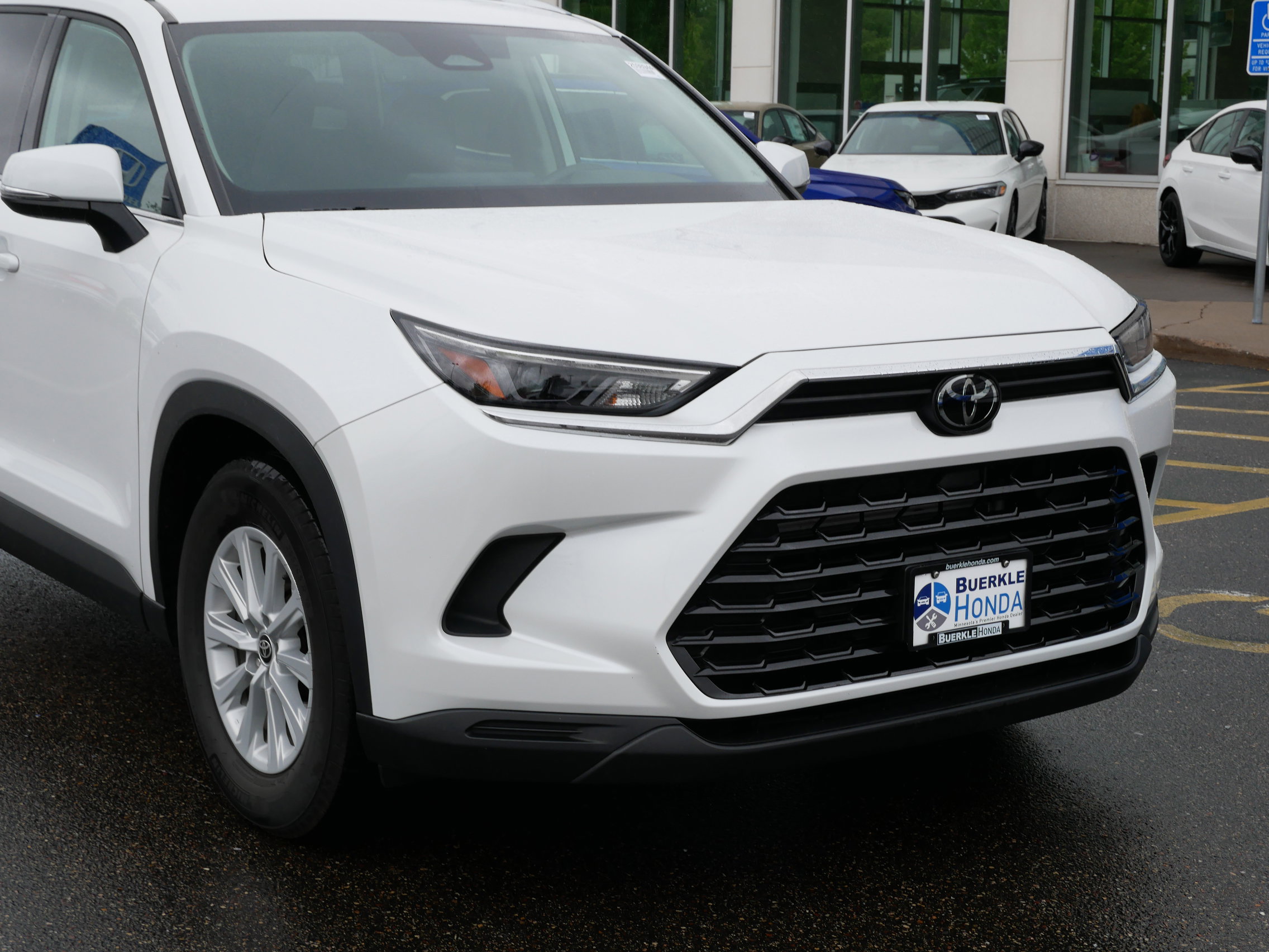 Used 2024 Toyota Grand Highlander XLE with VIN 5TDACAB55RS008356 for sale in Saint Paul, Minnesota