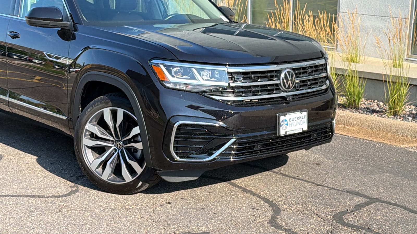 Used 2022 Volkswagen Atlas SEL Premium R-Line with VIN 1V2FR2CA8NC541270 for sale in Saint Paul, Minnesota