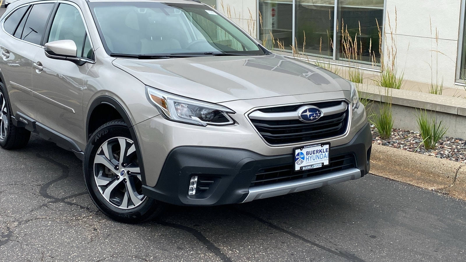 Used 2020 Subaru Outback Limited with VIN 4S4BTANCXL3106589 for sale in Saint Paul, Minnesota