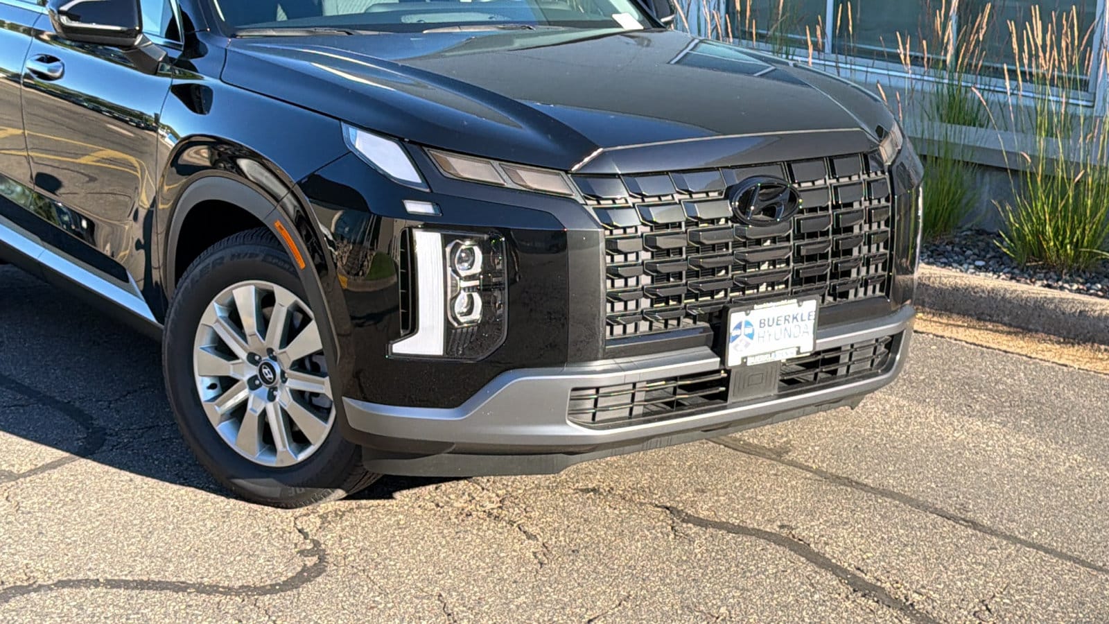 Certified 2025 Hyundai Palisade SE with VIN KM8R1DGE7SU887729 for sale in Saint Paul, Minnesota